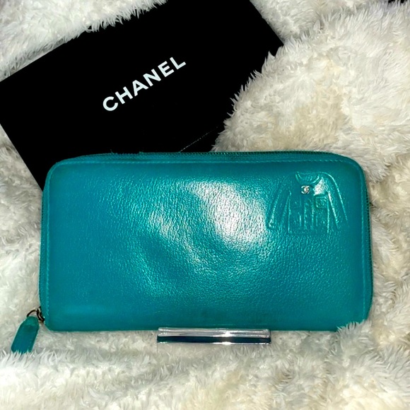 EUC Rare CHANEL "CC" Turquoise Blue Continental Zip Wallet w/Coco Chanel Jacket - Picture 2 of 8
